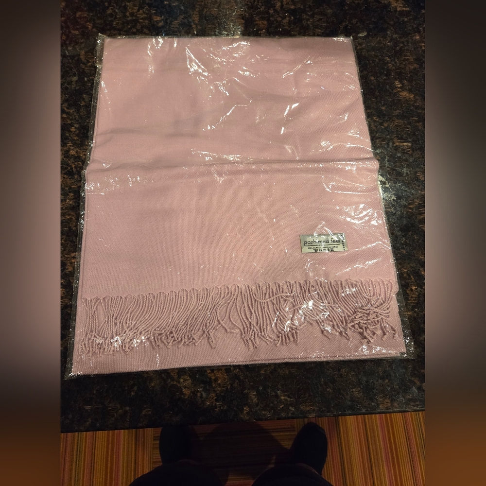 NWOT Acrylic Pashmina Wrap 72" X 30"
